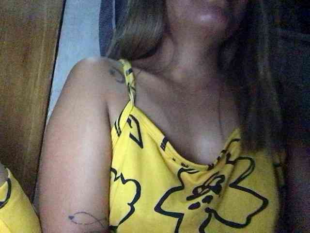 HEARTQUEEN webcam