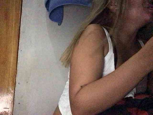 HEARTQUEEN webcam