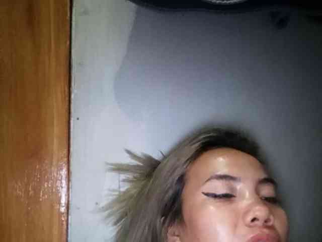 HEARTQUEEN webcam