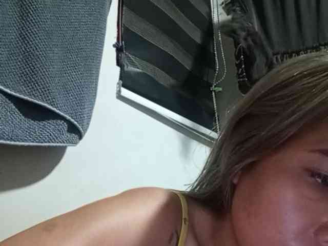 HEARTQUEEN webcam