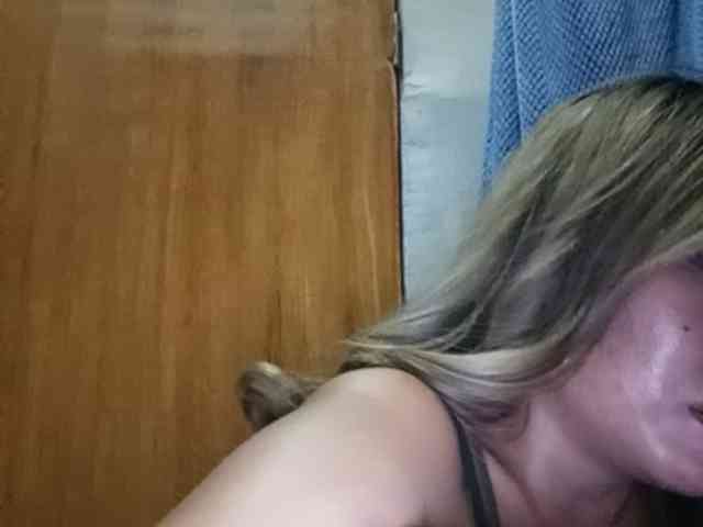 HEARTQUEEN webcam