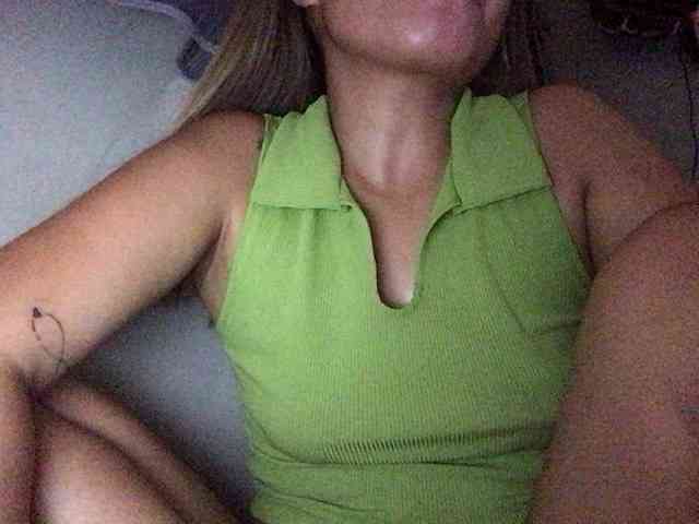 HEARTQUEEN webcam