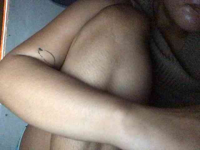 HEARTQUEEN webcam