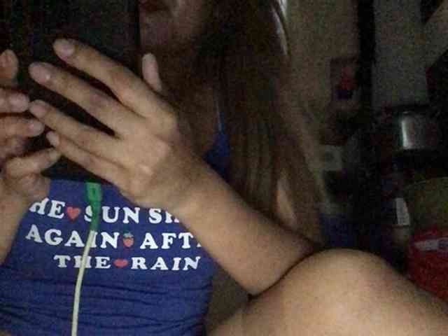HEARTQUEEN webcam