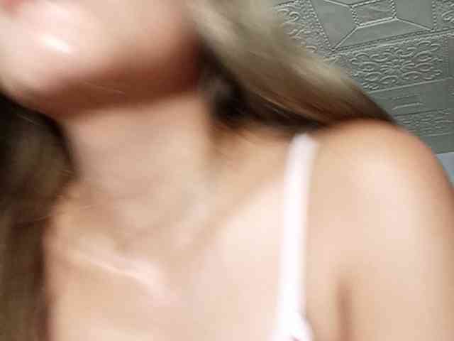 HEARTQUEEN webcam