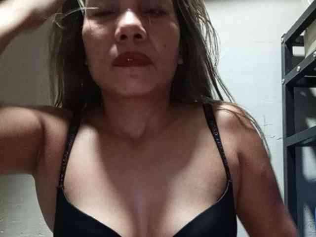 HEARTQUEEN webcam