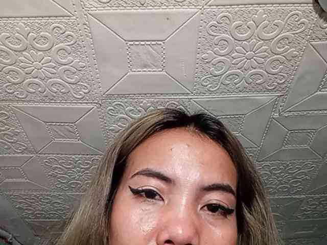 HEARTQUEEN webcam