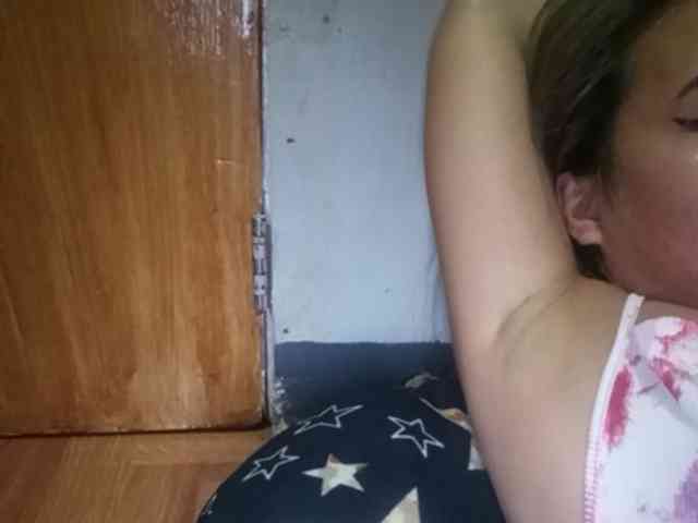 HEARTQUEEN webcam