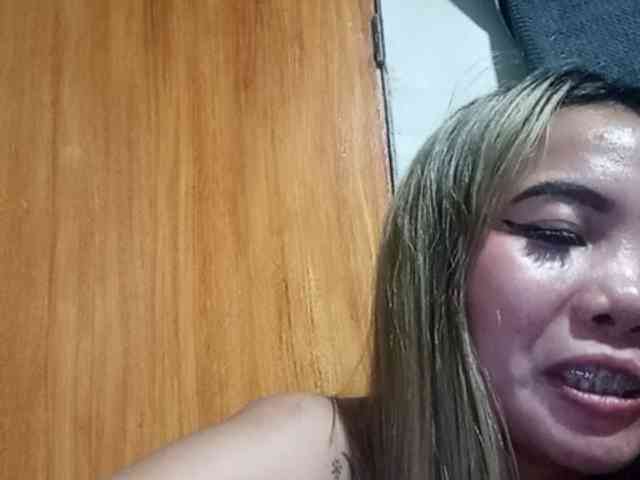 HEARTQUEEN webcam
