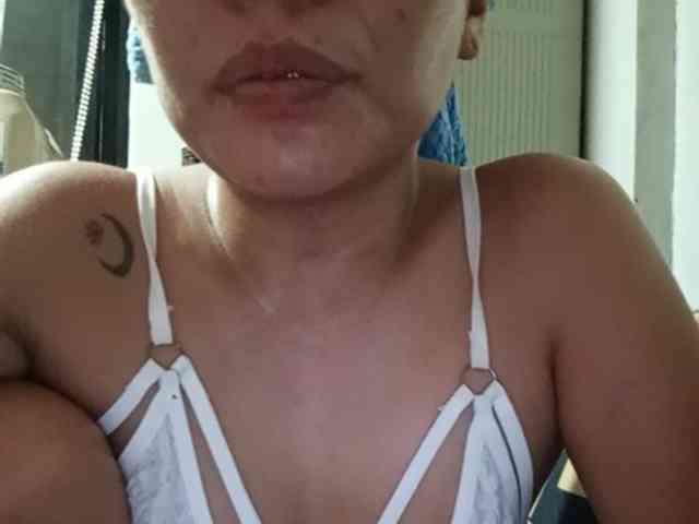 HEARTQUEEN webcam