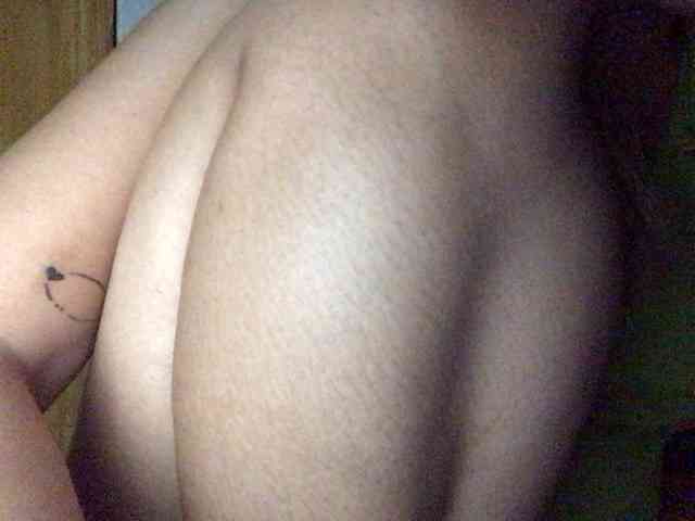 HEARTQUEEN webcam