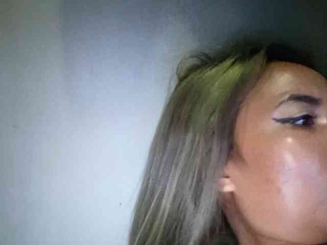 HEARTQUEEN webcam