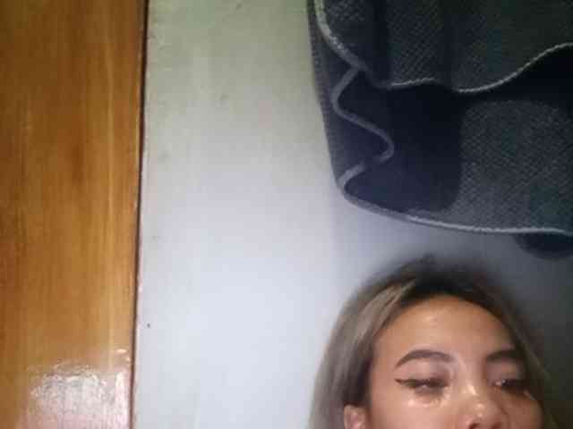 HEARTQUEEN webcam