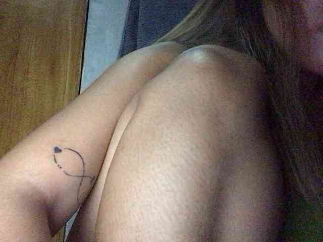HEARTQUEEN webcam