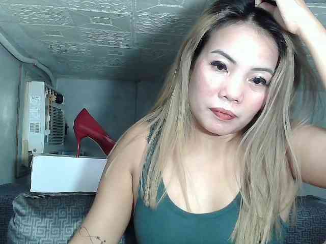 HEARTQUEEN webcam