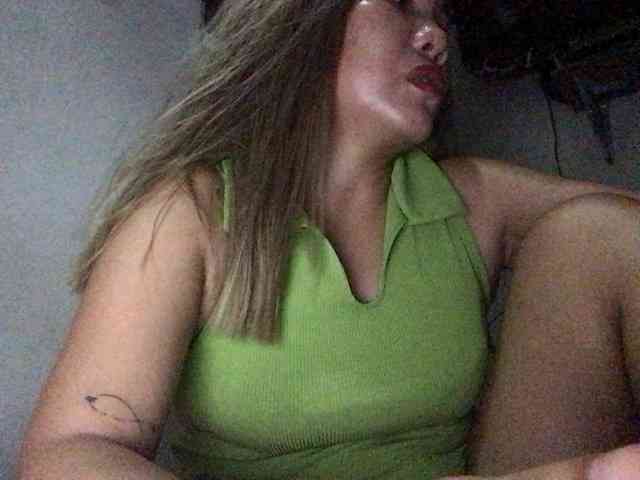 HEARTQUEEN webcam