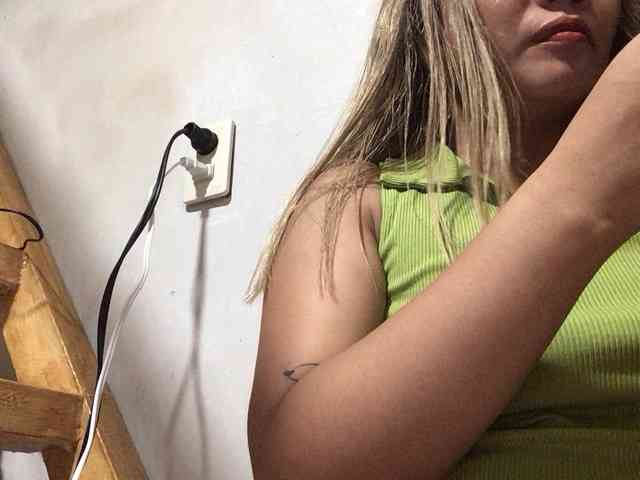 HEARTQUEEN webcam