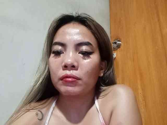 HEARTQUEEN webcam