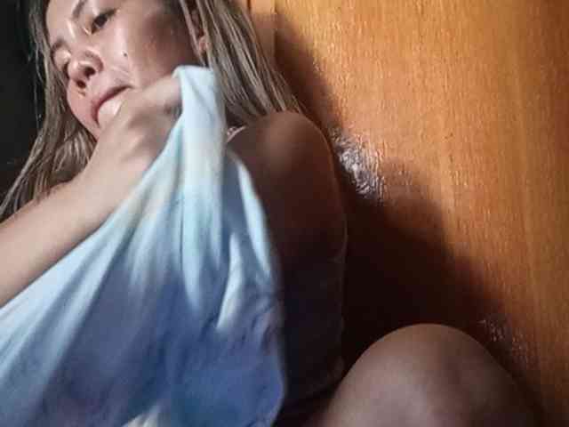 HEARTQUEEN webcam