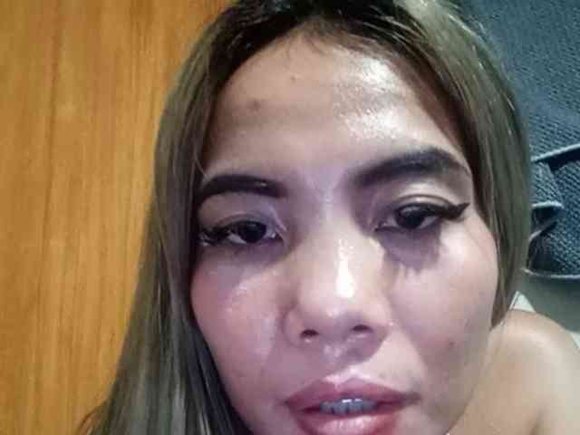 HEARTQUEEN webcam