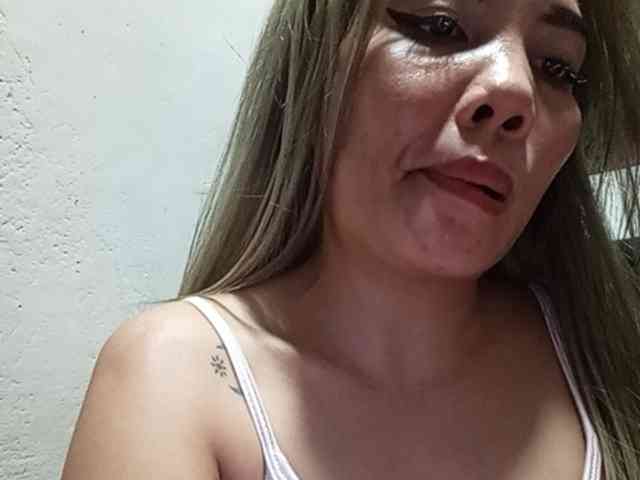 HEARTQUEEN webcam