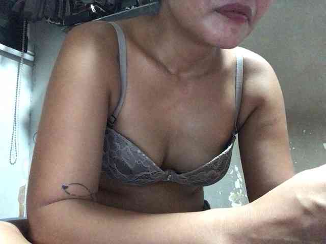 HEARTQUEEN webcam