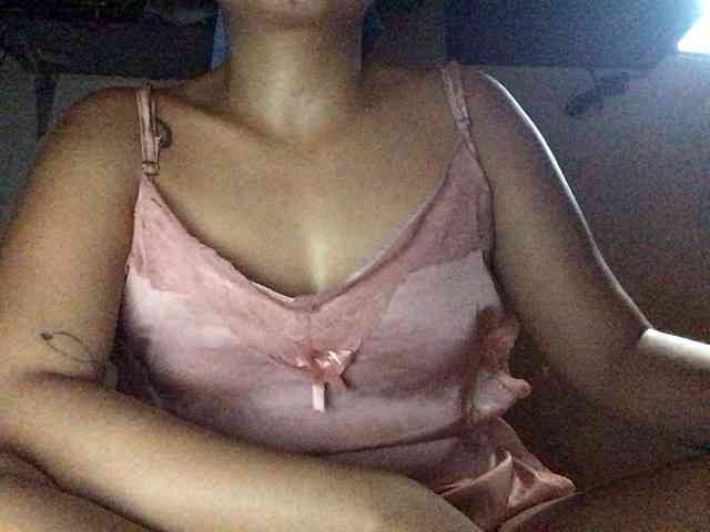 HEARTQUEEN webcam
