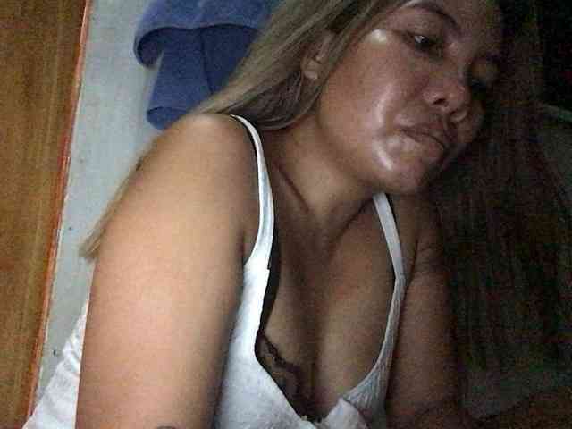 HEARTQUEEN webcam