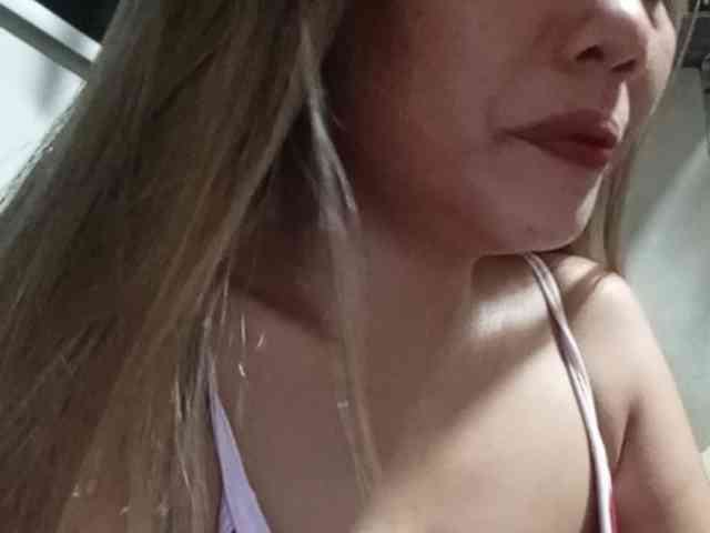 HEARTQUEEN webcam