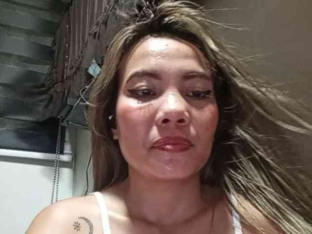 HEARTQUEEN webcam