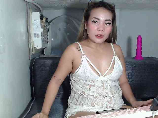 HEARTQUEEN webcam