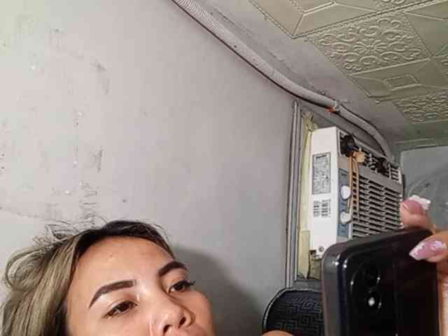 HEARTQUEEN webcam