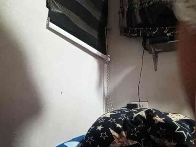 HEARTQUEEN webcam