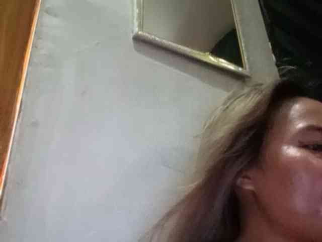 HEARTQUEEN webcam
