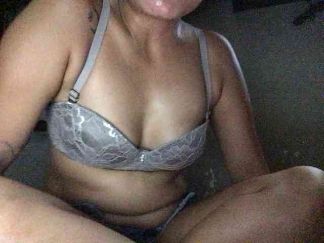 HEARTQUEEN webcam