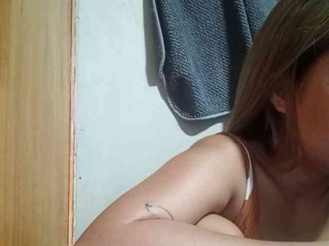 HEARTQUEEN webcam
