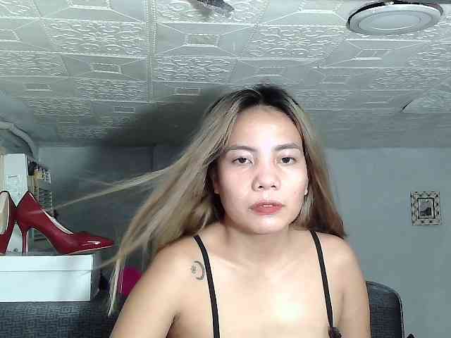 HEARTQUEEN webcam