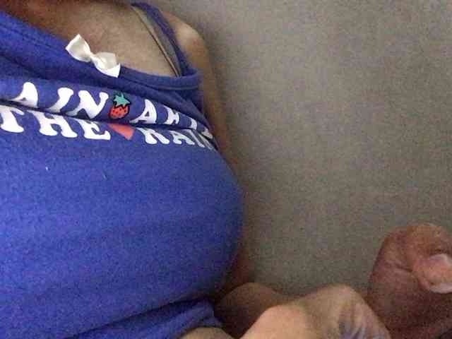 HEARTQUEEN webcam