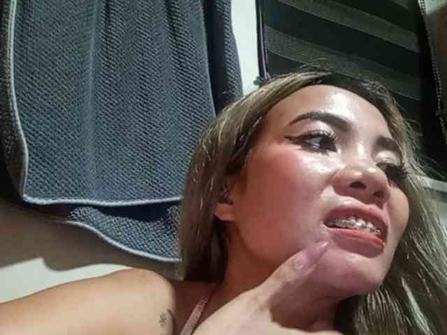 HEARTQUEEN webcam