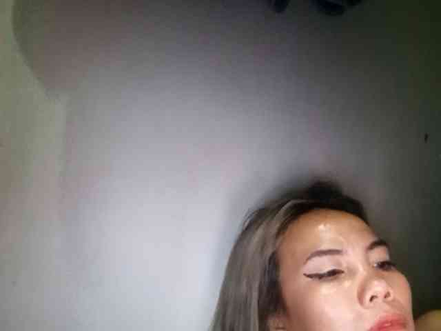 HEARTQUEEN webcam