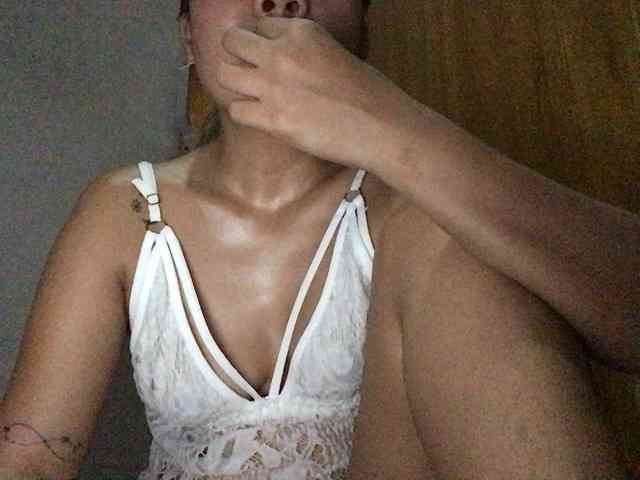 HEARTQUEEN webcam