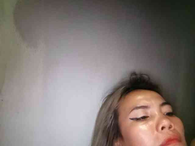 HEARTQUEEN webcam