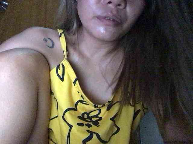 HEARTQUEEN webcam
