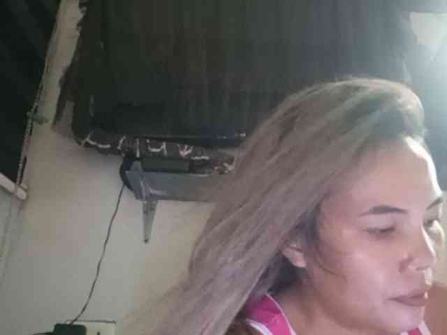 HEARTQUEEN webcam
