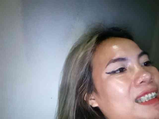 HEARTQUEEN webcam