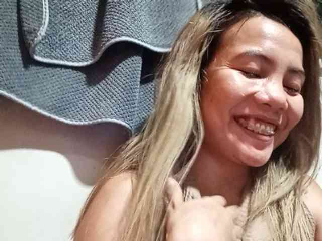 HEARTQUEEN webcam