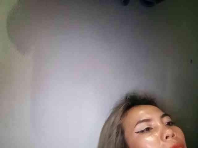 HEARTQUEEN webcam