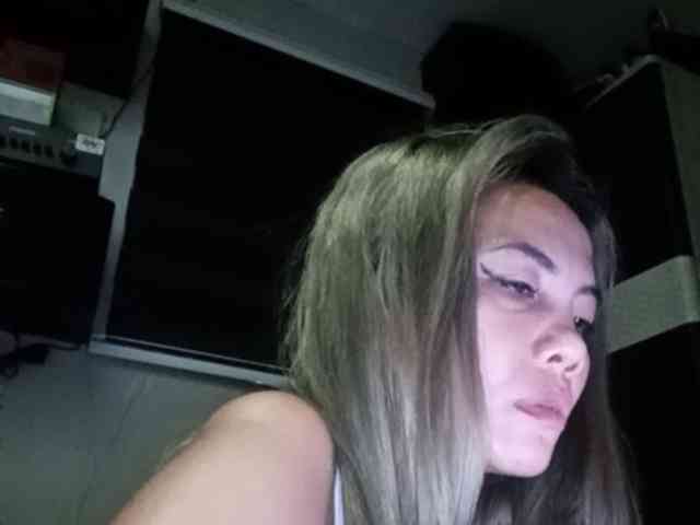 HEARTQUEEN webcam