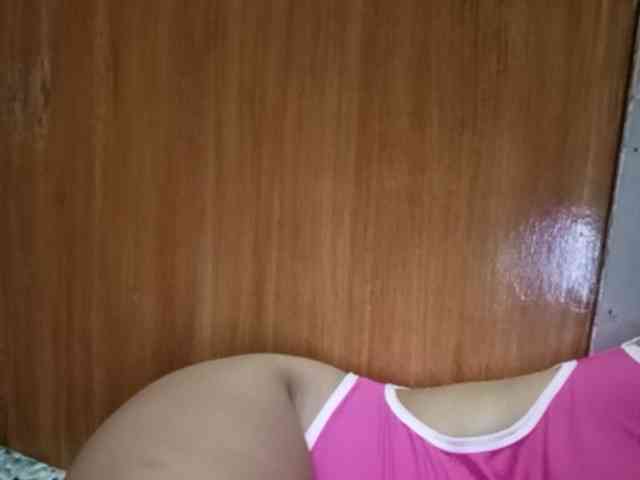 HEARTQUEEN webcam