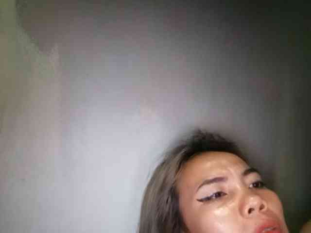 HEARTQUEEN webcam